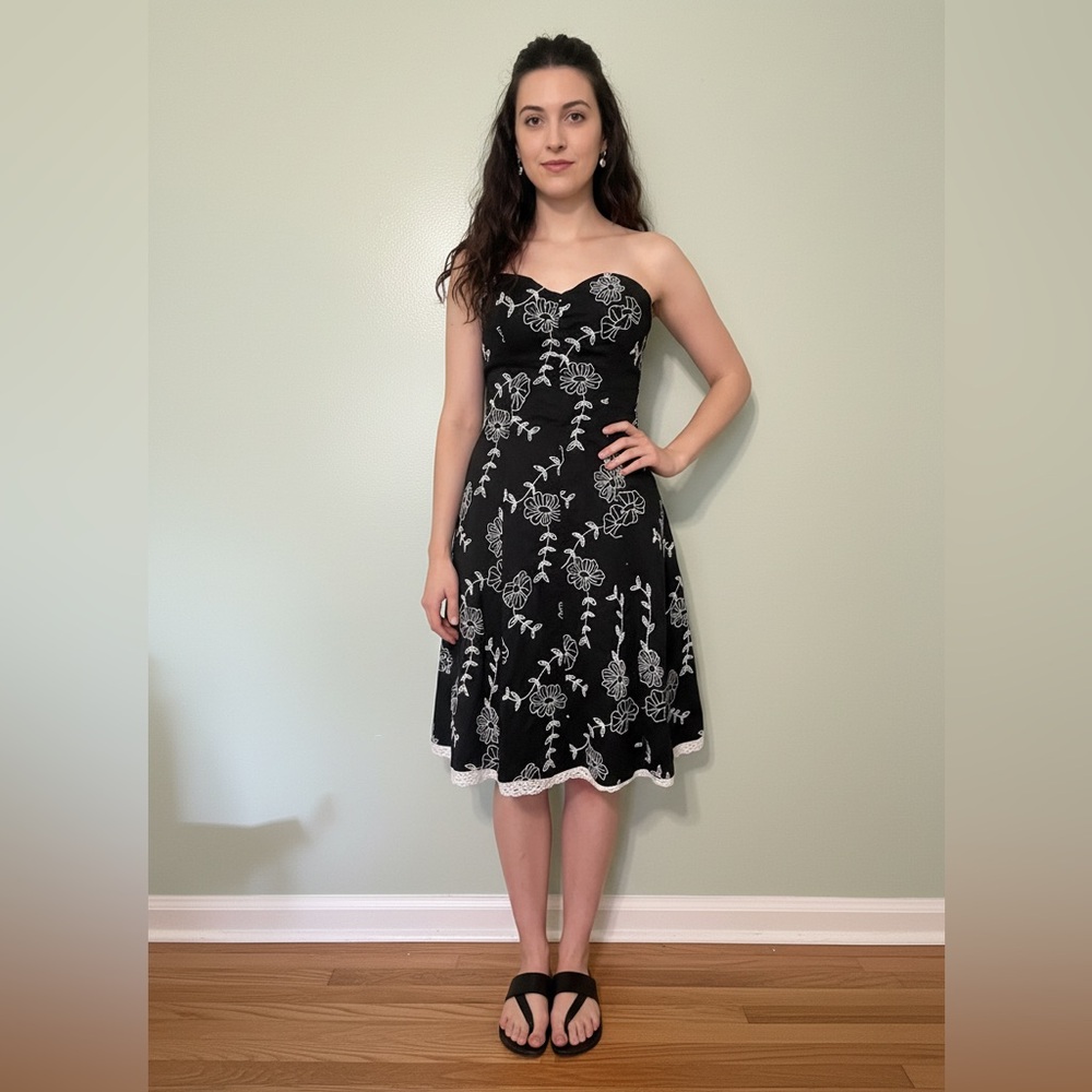 White House Black Market Strapless Black and White Dress 100% Cotton Size4